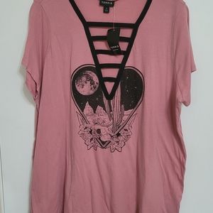 Torrid V neck desert graphic tee
